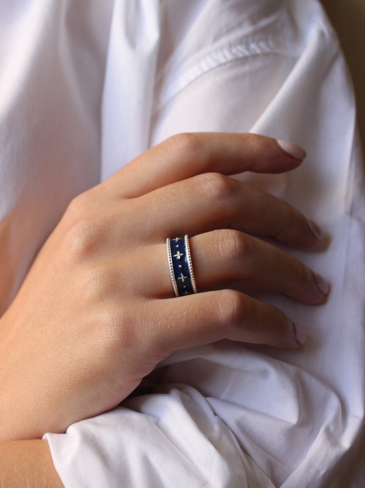 anello rinascente indossato argento