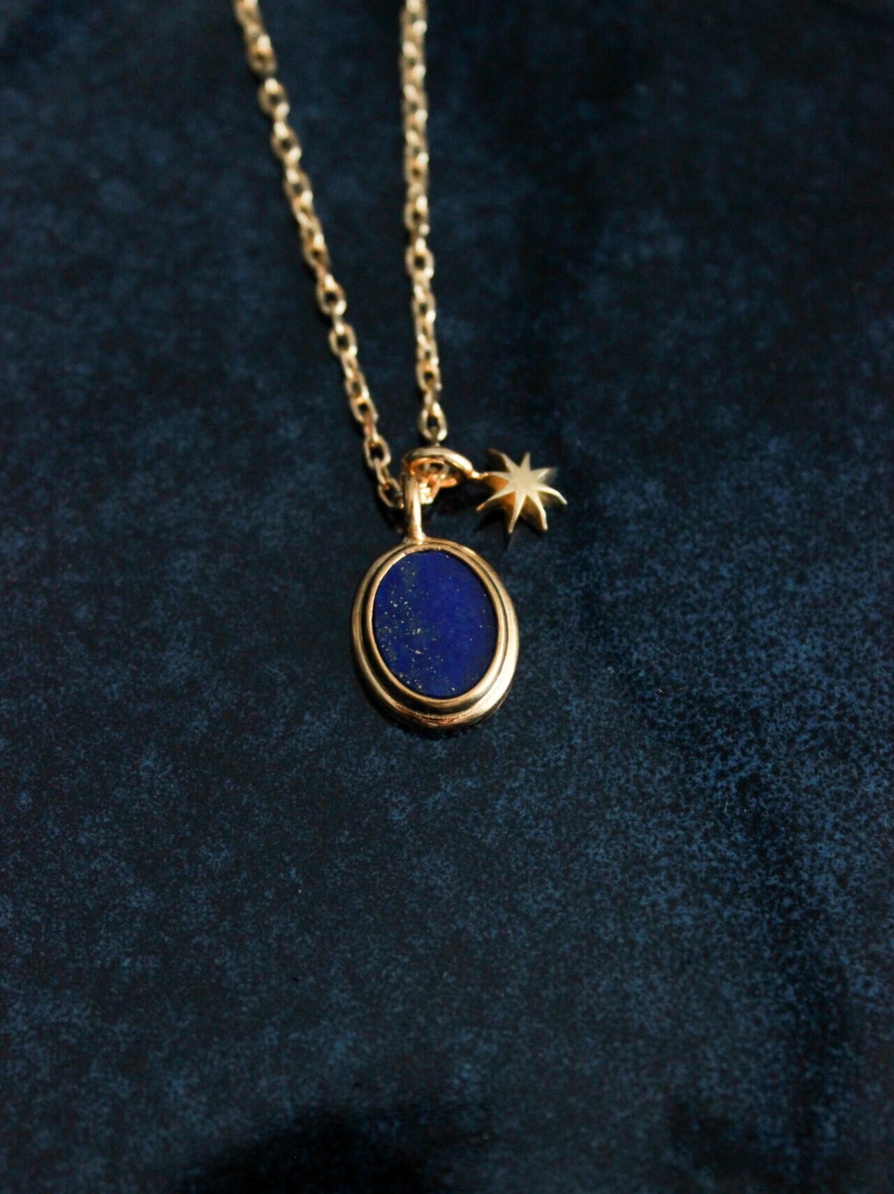 dettaglio collana e quindi uscimmo a riveder le stelle