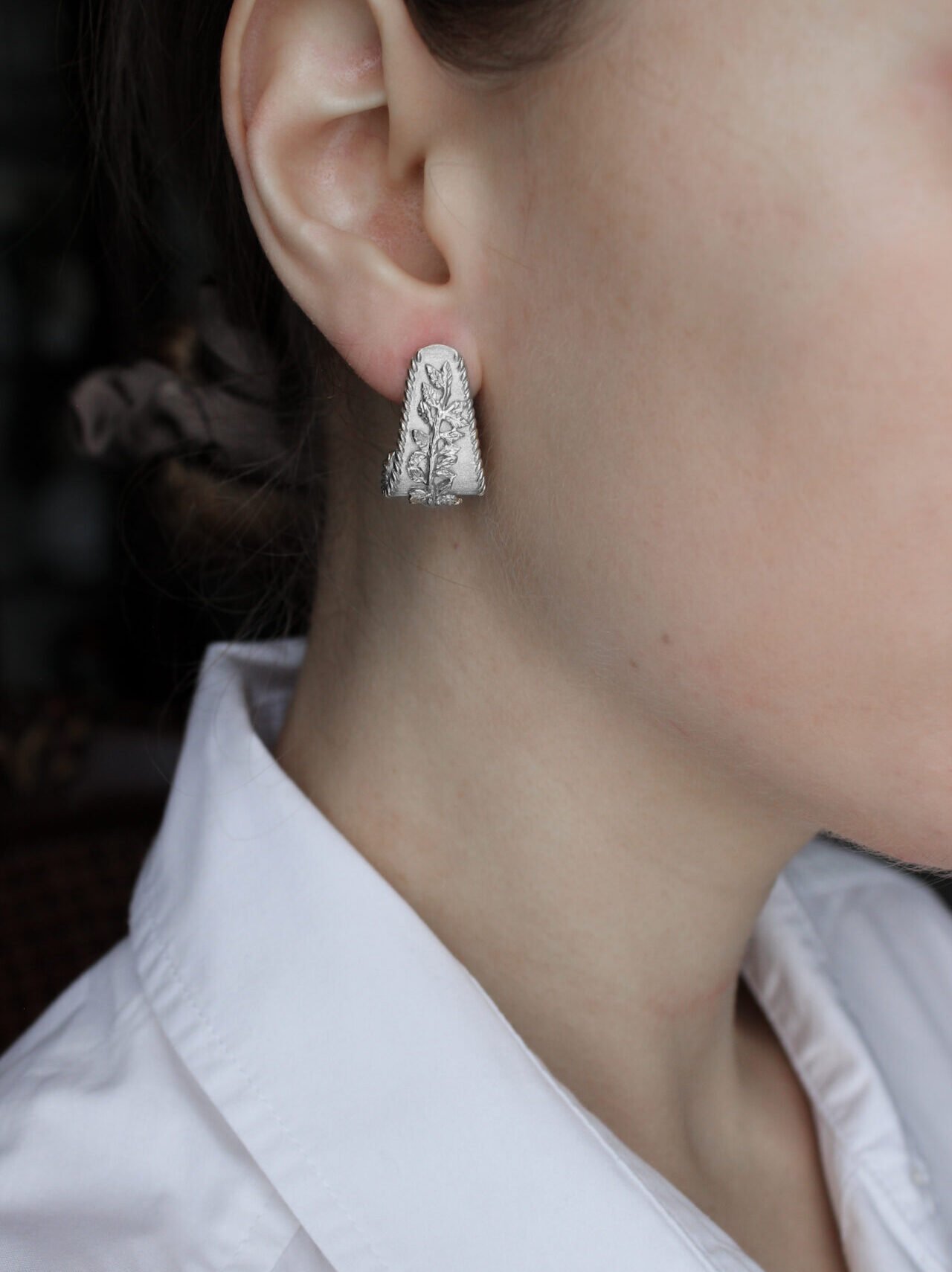 orecchini primavera argento indossati